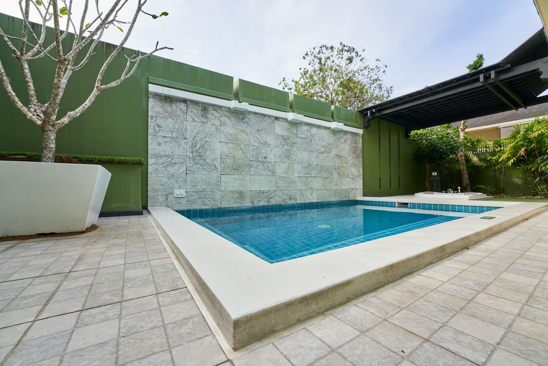 Blog post Finding Quality Deep Pool Cleaning in Scottsdale image